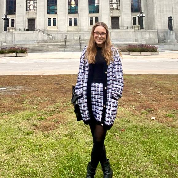 Meet your Posher, Katherine - Picture 1 of 1